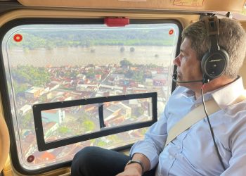 Governador diplomado, Jerônimo visita áreas alagadas pela chuva