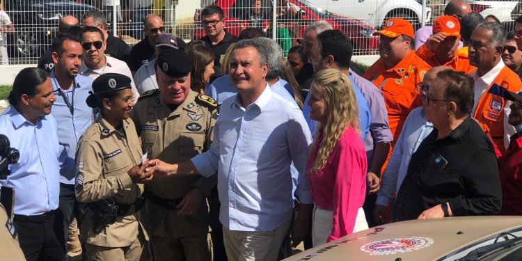 Rui Costa inaugura complexo de segurança e assina ordens de serviço de estrada e unidades habitacionais