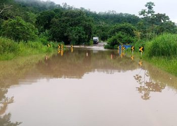Água interdita trecho da BR-330 entre Ipiaú e Jitaúna