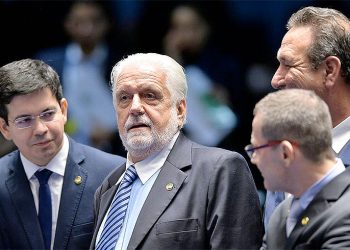 Jaques Wagner não assumirá ministério e será o novo líder do PT no Senado, diz coluna