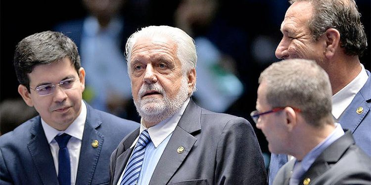Jaques Wagner não assumirá ministério e será o novo líder do PT no Senado, diz coluna