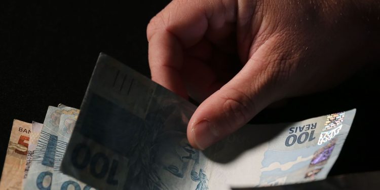 Beneficiários com NIS de final 8 recebem pagamento do Auxílio Brasil
