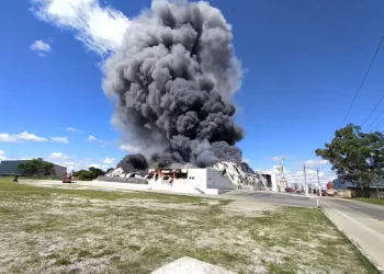 Incêndio de grandes proporções destrói loja da Havan em Vitória da Conquista