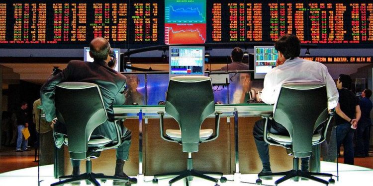 Ibovespa opera em queda e dólar sobe nos dois primeiros dias do governo Lula