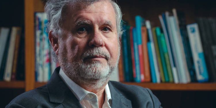 Censo vive tragédia absoluta e dados não são confiáveis, diz ex-presidente do IBGE