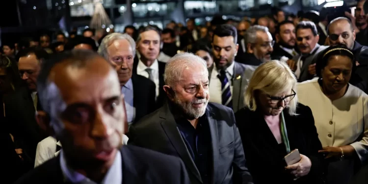 Após reunião, Lula caminha com governadores e ministros até o STF