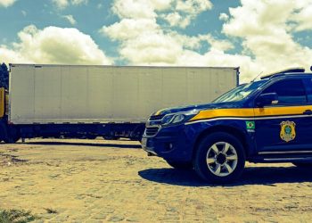 PRF prende motorista que transportava peças automotivas de origem ilícita em Jaguaquara