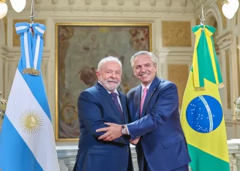 Na Argentina, Lula diz que BNDES voltará a financiar projetos em outros países