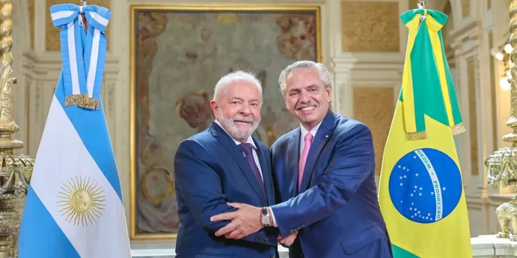 Na Argentina, Lula diz que BNDES voltará a financiar projetos em outros países