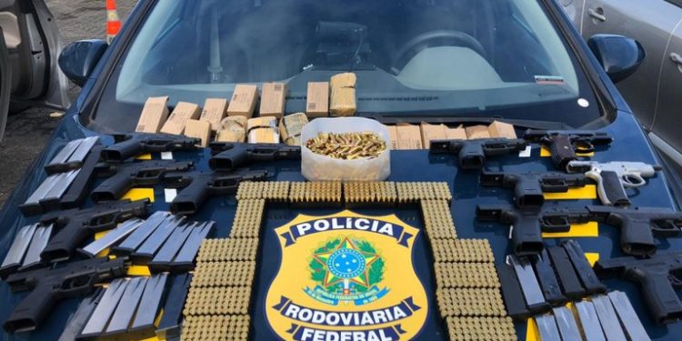 Operações da PRF resultam em quantidade expressiva de armas de fogo e munições apreendidas nas rodovias federais em 2022