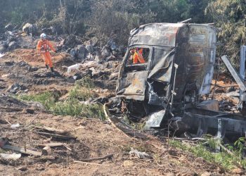 Bombeiros seguem buscas por criança desaparecida em acidente na BR-242