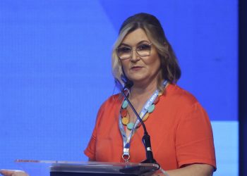 Nova presidente da Caixa suspende consignado com Auxílio Brasil