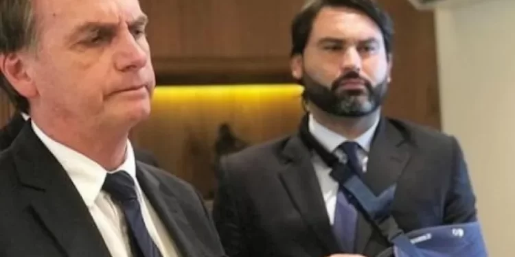 Policia Federal faz busca e apreensão em endereços de Léo Índio, sobrinho de Bolsonaro