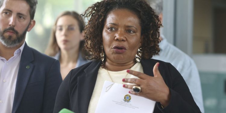 Ministra da Cultura anuncia desbloqueio de quase R$ 1 bi da Lei Rouanet