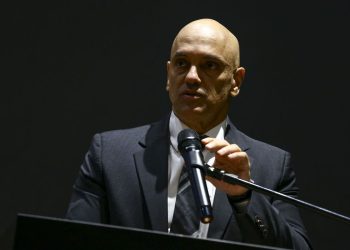 Com nova ameaça golpista, Alexandre de Moraes proíbe bloqueio de vias