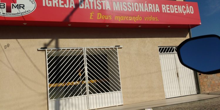 Santo Antonio de Jesus: Pastor morre após ser baleado na frente da congregação
