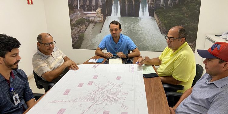 Nildo Piropo e Hassan solicitam rede de esgotamento no Entroncamento de Jaguaquara