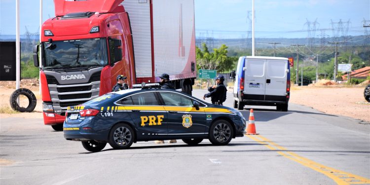 PRF divulga balanço da Operação Carnaval 2023 com redução no número de acidentes graves e de feridos