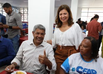Em aula inaugural, Jerônimo anuncia abertura de escolas estaduais nos fins de semana