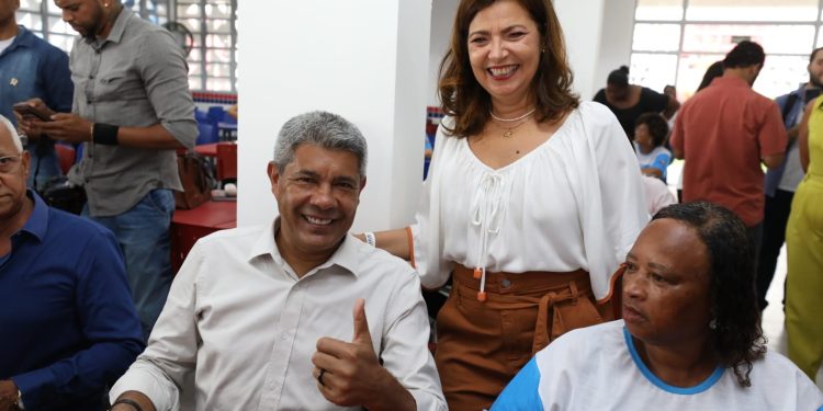 Em aula inaugural, Jerônimo anuncia abertura de escolas estaduais nos fins de semana