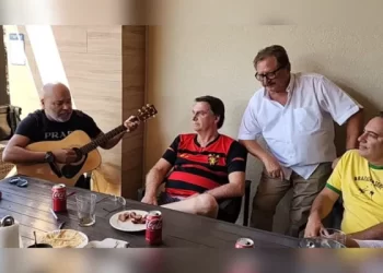 Nos EUA, Bolsonaro faz live com cantor Rick e ex-presidente da Caixa