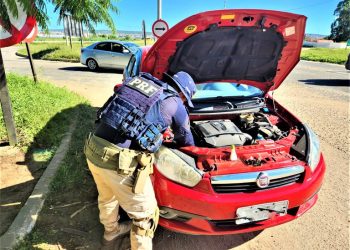 PRF recupera carro roubado ‘rodando’ com placas clonadas em Vitória da Conquista