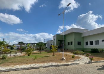 Prefeita anuncia que Hospital de Jaguaquara será gerido pela Fundação Fabamed a partir de abril