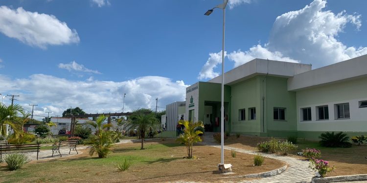 Prefeita anuncia que Hospital de Jaguaquara será gerido pela Fundação Fabamed a partir de abril