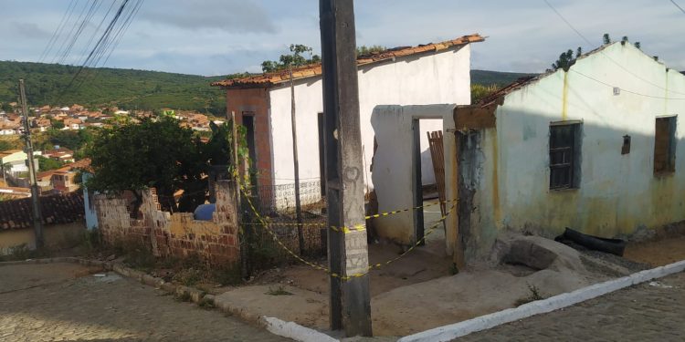 Homem é suspeito de atear fogo na própria casa em Jaguaquara