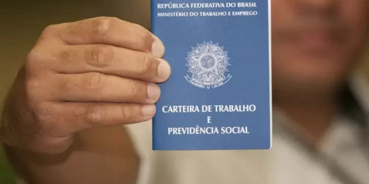 Desemprego vai a 8,4% no trimestre encerrado em janeiro, diz IBGE