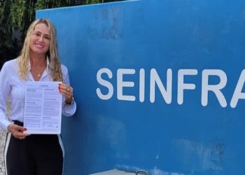 Prefeita de Jaguaquara comemora homologação de licitação para pavimentação da BA-545