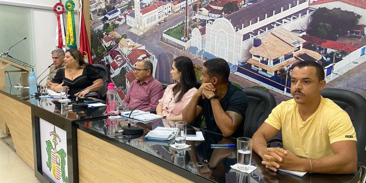 Reunião com representantes da educação e da segurança pública discute medidas para enfrentar a violência nas escolas