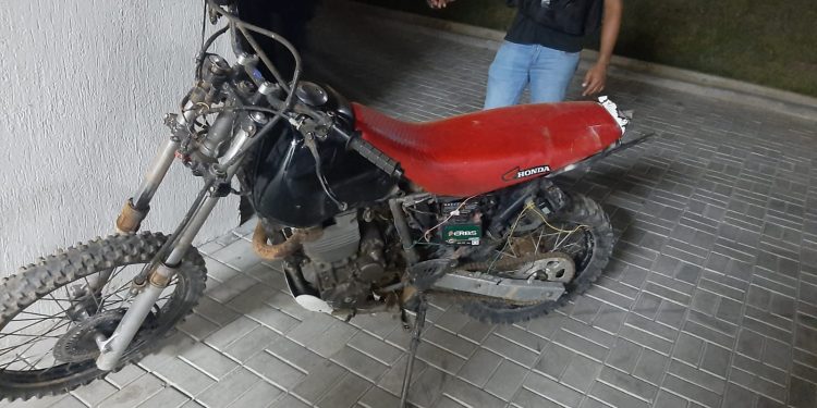 Polícia Militar de Jaguaquara recupera moto furtada e prende autor do crime
