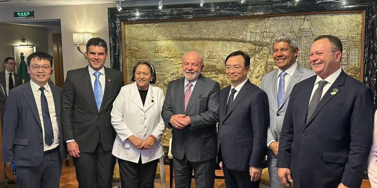 Em reunião com Jerônimo, Lula garante apoio para implantação de fábrica chinesa de veículos elétricos na Bahia