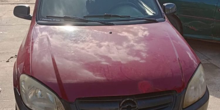 Polícia Militar recupera veículo com restrição de furto/roubo no Entroncamento de Jaguaquara