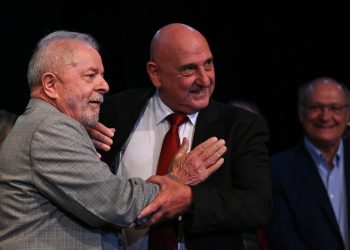 Ministro do GSI de Lula estava durante ataques de 8 de janeiro; General pediu demissão