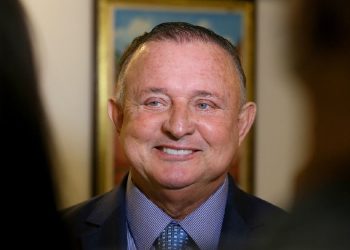 Após procuradoria da AL-BA dar parecer contrário, Adolfo Menezes arquiva pedido de CPI das Invasões do MST