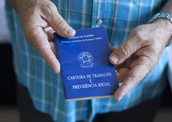 Desemprego sobe a 8,8% no primeiro trimestre de 2023, diz IBGE