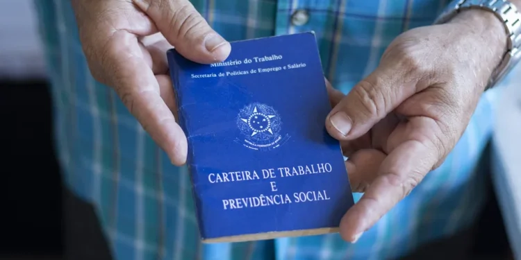Desemprego sobe a 8,8% no primeiro trimestre de 2023, diz IBGE