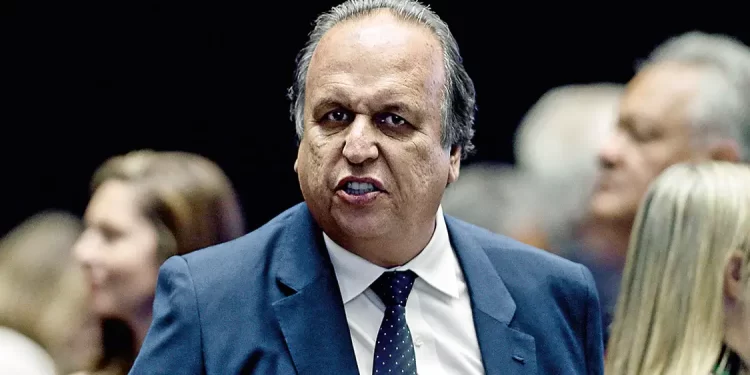 Tribunal reforma sentença e absolve Pezão de 98 anos de prisão