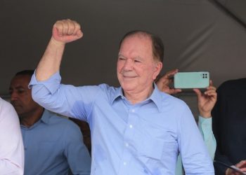 Após internação com dengue, João Leão tem alta em Brasília