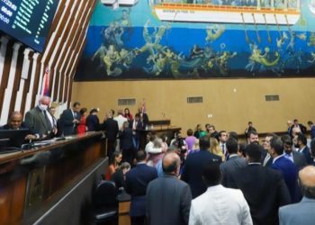 Em meio a protestos, Assembleia Legislativa aprova reajuste salarial de 4% para servidores estaduais