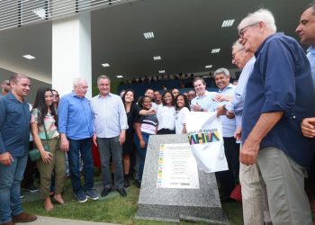 Jerônimo encaminha projeto de lei para reajuste nos salários dos professores da educação básica