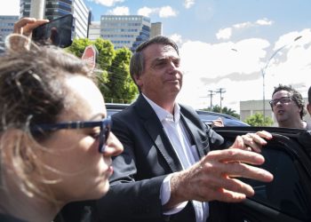 Alexandre de Moraes tira sigilo de operação de fraude em cartão de vacina de Jair Bolsonaro