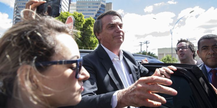 Alexandre de Moraes tira sigilo de operação de fraude em cartão de vacina de Jair Bolsonaro