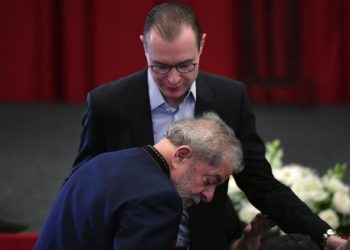 Lula deve indicar advogado que o defendeu durante a Lava Jato para vaga STF, diz colunista