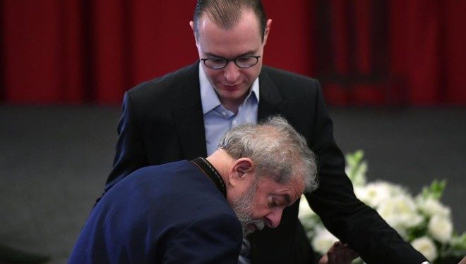 Lula deve indicar advogado que o defendeu durante a Lava Jato para vaga STF, diz colunista