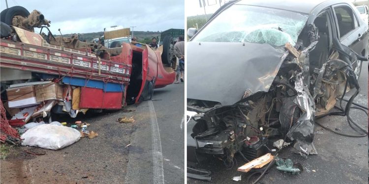 Caminhão modelo F-4000 capota após colisão com Corolla em trecho sinuoso da BR-420 entre Entroncamento e Jaguaquara