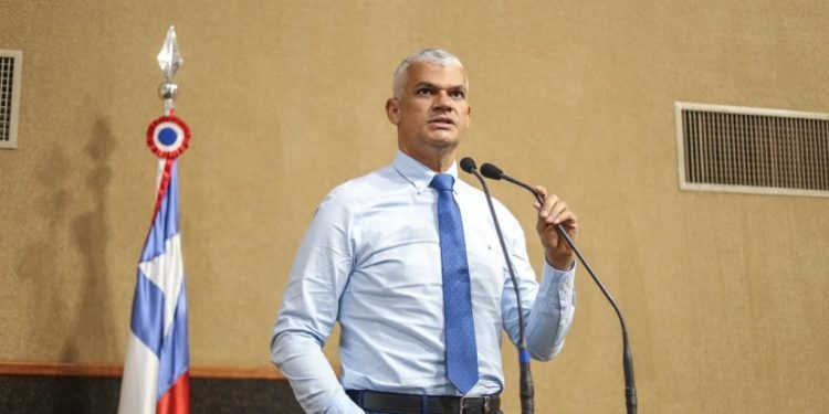 Deputado Estadual propõe projeto para divulgar informações sobre obras públicas paralisadas na Bahia