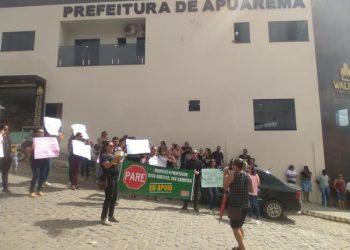 Apuarema: Após 2 meses de atraso salarial, professores fazem nova paralisação e protesto